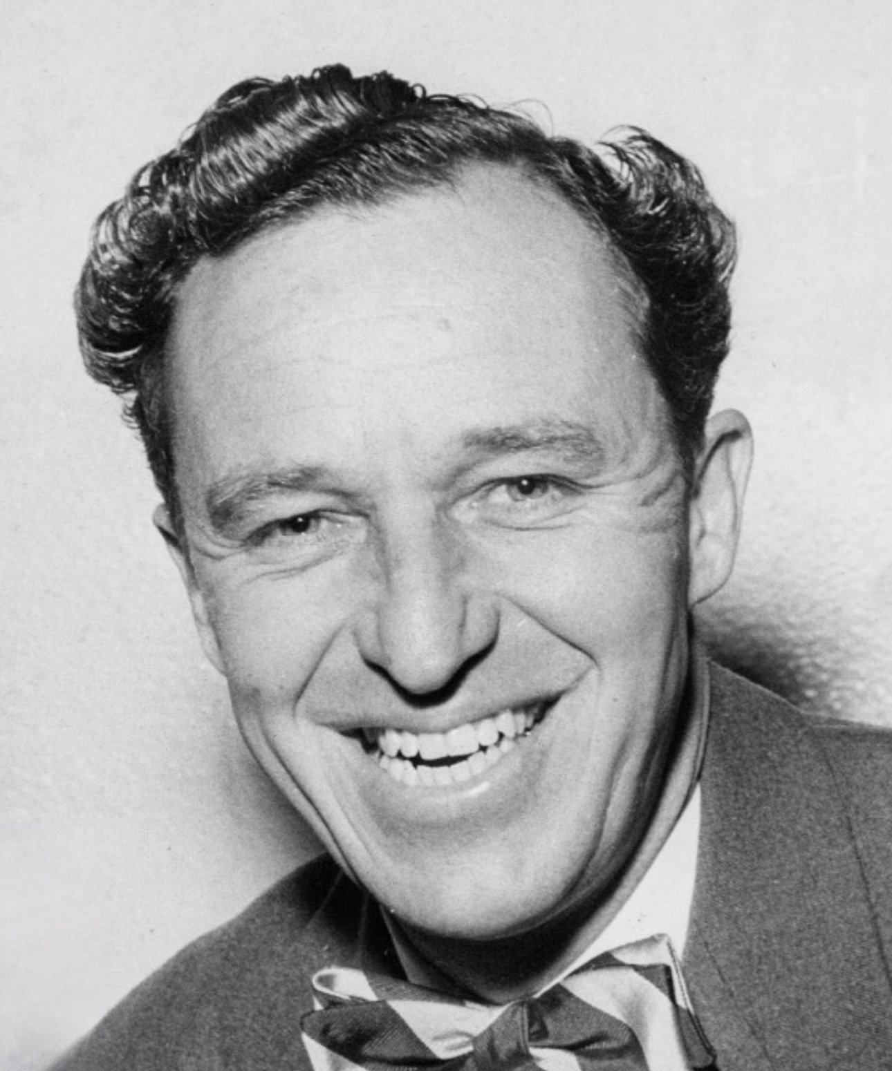 Black-and-white portrait of Earl Scheib in a suit and bow tie